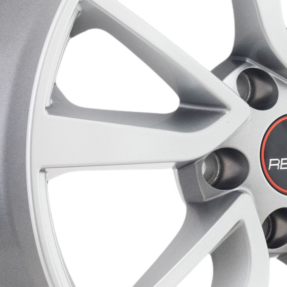 Диски Remain 7,0\R17 5*114.3 ET39 d60.1 Сильвер S Диски Remain 7,0\R17 5*114.3 ET39 d60.1 Сильвер S